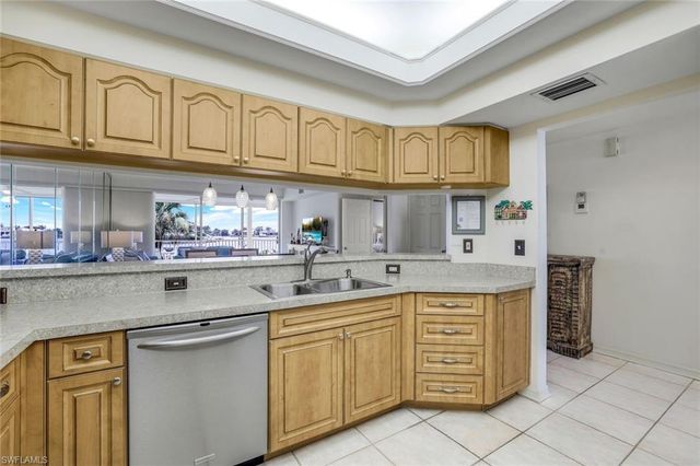 9380 Gulf Shore DR 102, Naples, FL 34108