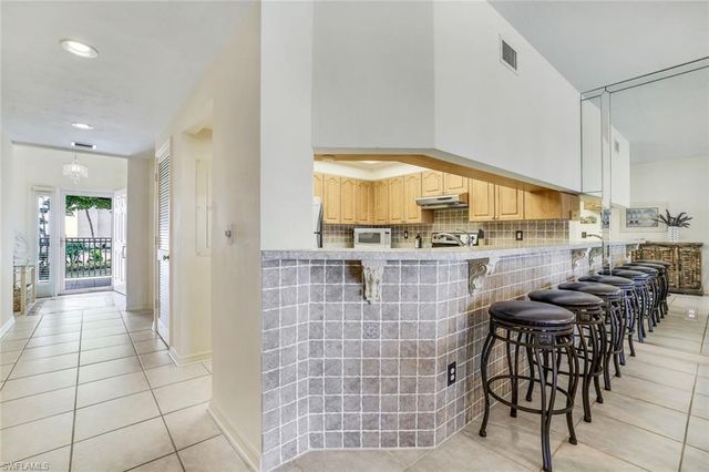 9380 Gulf Shore DR 102, Naples, FL 34108