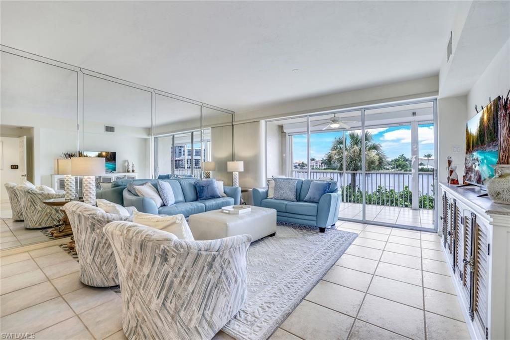 9380 Gulf Shore DR 102, Naples, FL 34108