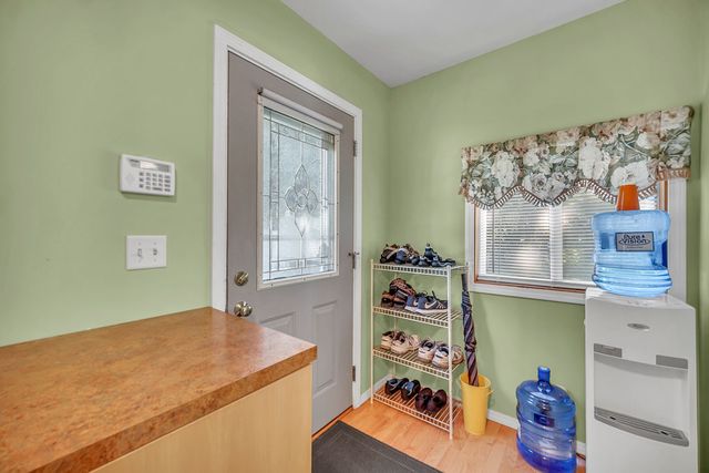 28422 W Park Avenue, Wauconda, IL 60084