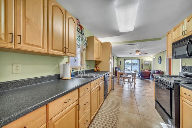 28422 W Park Avenue, Wauconda, IL 60084