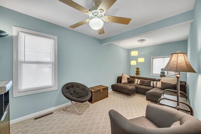28422 W Park Avenue, Wauconda, IL 60084