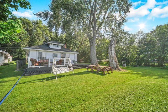 28422 W Park Avenue, Wauconda, IL 60084