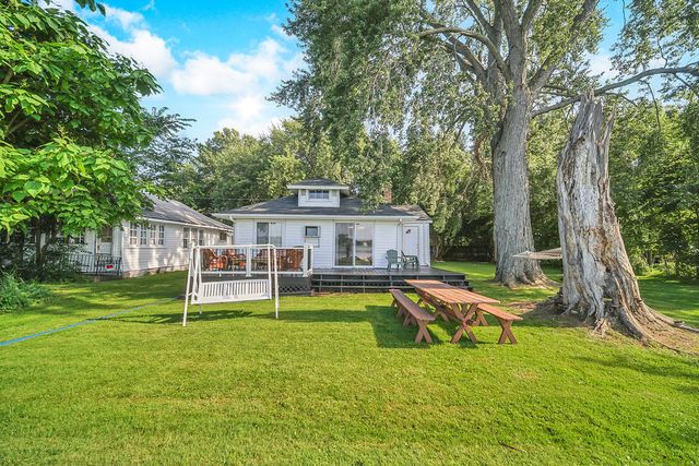 28422 W Park Avenue, Wauconda, IL 60084