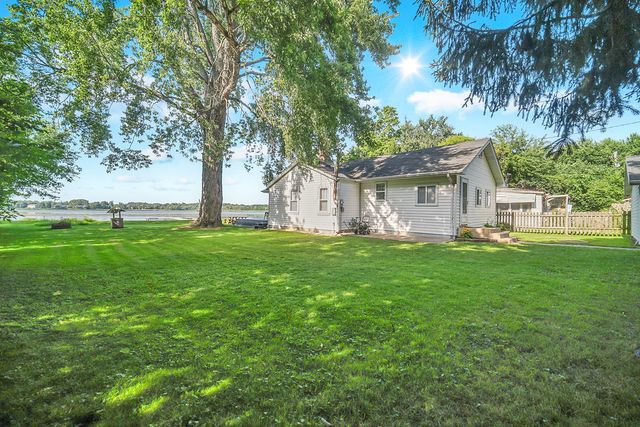 28422 W Park Avenue, Wauconda, IL 60084
