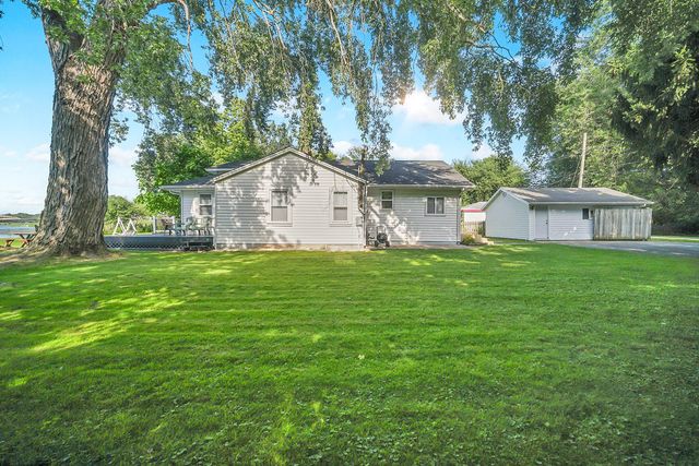 28422 W Park Avenue, Wauconda, IL 60084
