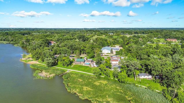 28422 W Park Avenue, Wauconda, IL 60084