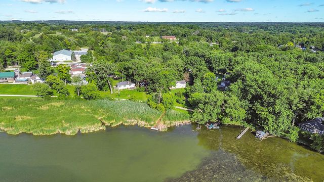 28422 W Park Avenue, Wauconda, IL 60084