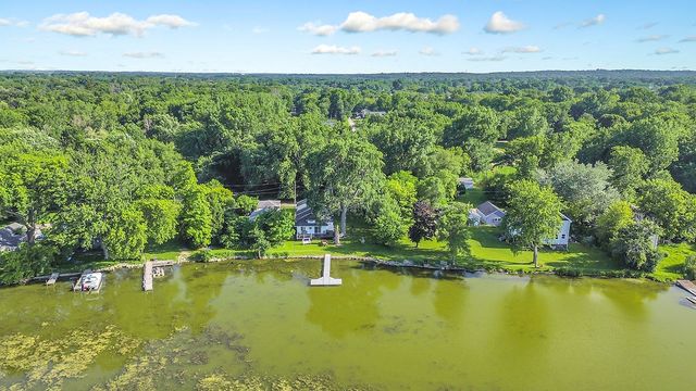 28422 W Park Avenue, Wauconda, IL 60084