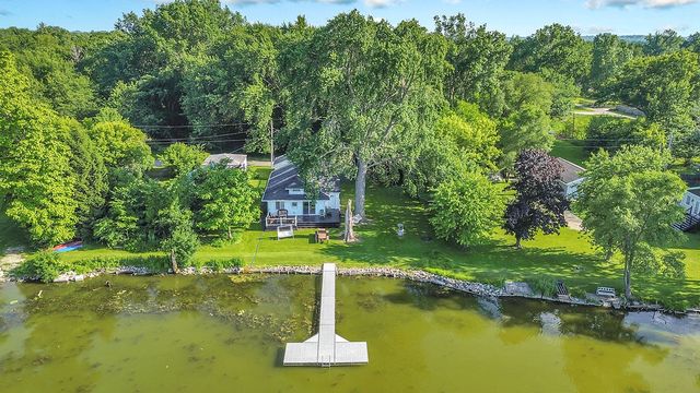 28422 W Park Avenue, Wauconda, IL 60084