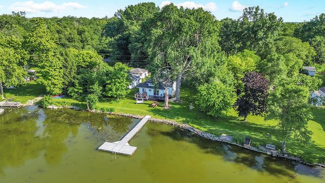 28422 W Park Avenue, Wauconda, IL 60084