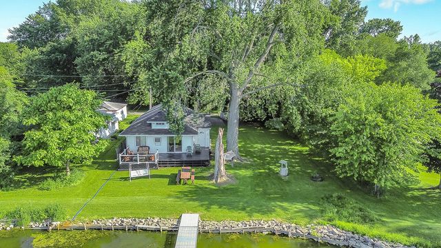 28422 W Park Avenue, Wauconda, IL 60084