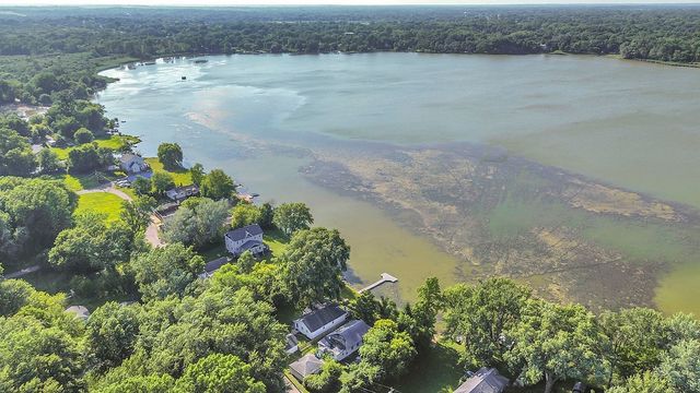 28422 W Park Avenue, Wauconda, IL 60084