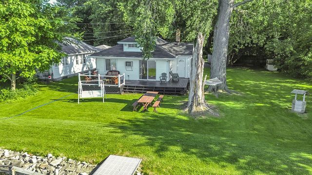 28422 W Park Avenue, Wauconda, IL 60084