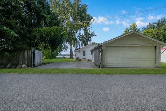 28422 W Park Avenue, Wauconda, IL 60084