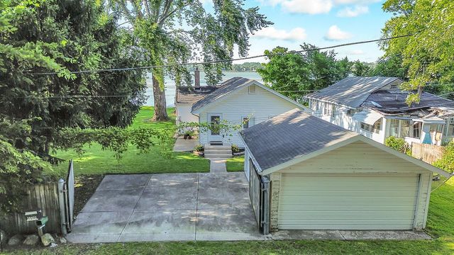 28422 W Park Avenue, Wauconda, IL 60084