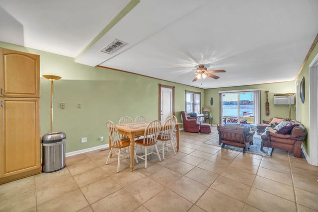28422 W Park Avenue, Wauconda, IL 60084