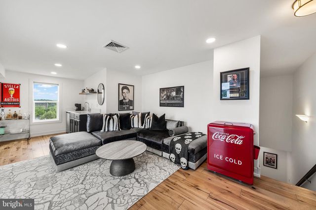 368 W 7TH AVE, Conshohocken, PA 19428