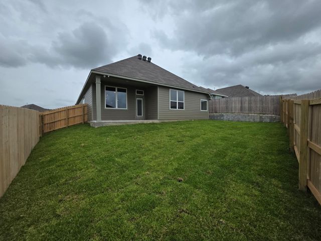 1453 Lake Ridge Drive, Brenham, TX 77833