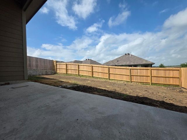 1453 Lake Ridge Drive, Brenham, TX 77833