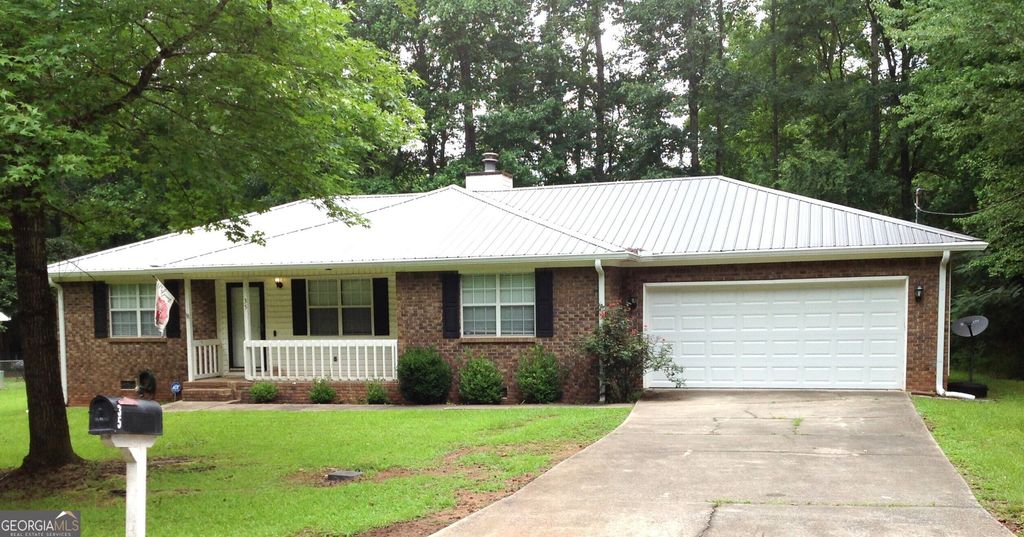 35 Woodland Drive, Weaver, AL 36277