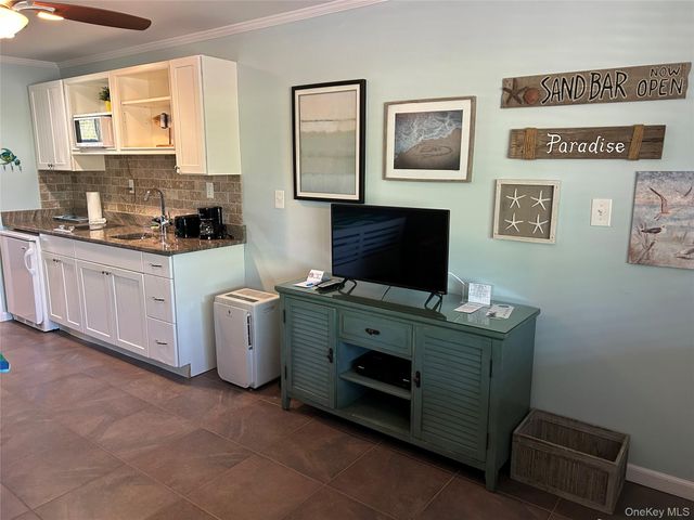 2136 Montauk 120, Amagansett, NY 11930