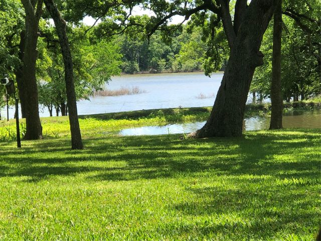 951 Oak Hill Court, Cross Roads, TX 76227