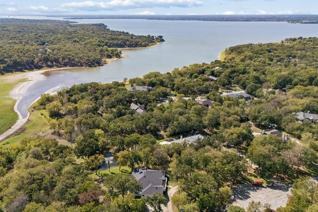 951 Oak Hill Court, Cross Roads, TX 76227