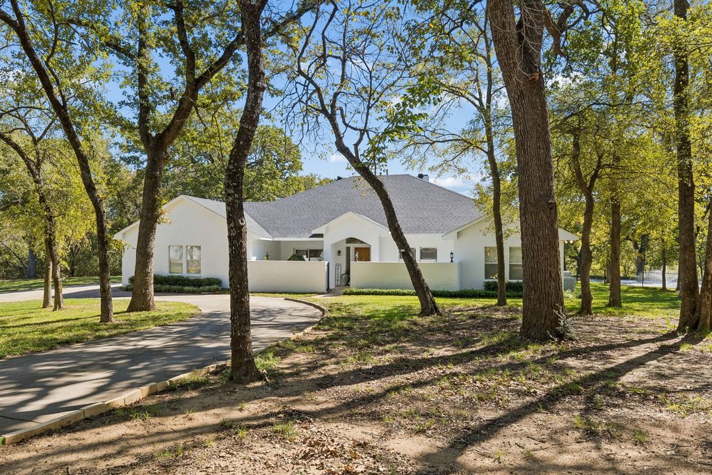 951 Oak Hill Court, Cross Roads, TX 76227
