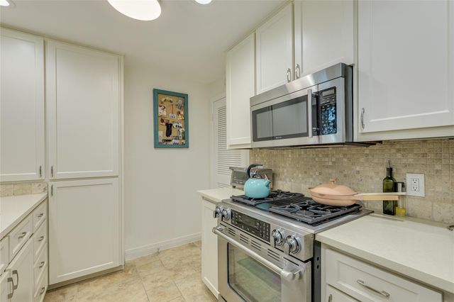 1735 Spyglass DR 112, Austin, TX 78746