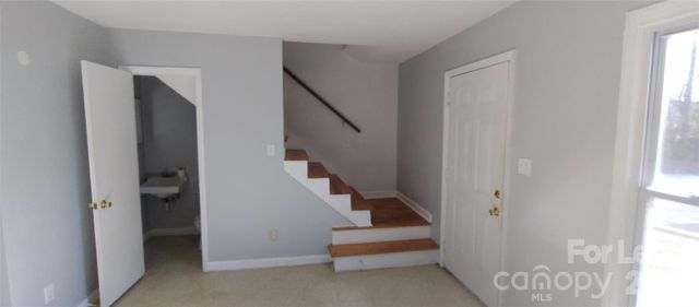2667 Dr Carver Road, Charlotte, NC 28208