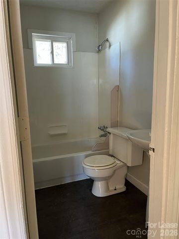 2667 Dr Carver Road, Charlotte, NC 28208