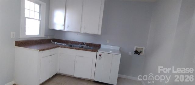 2667 Dr Carver Road, Charlotte, NC 28208