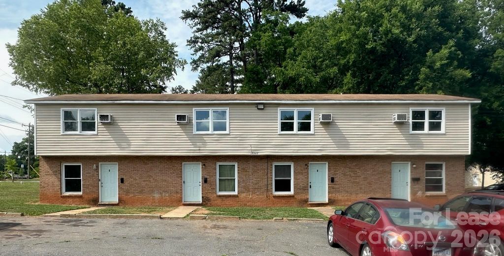 2667 Dr Carver Road, Charlotte, NC 28208