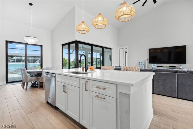 2325 SW 28th TER, Cape Coral, FL 33914