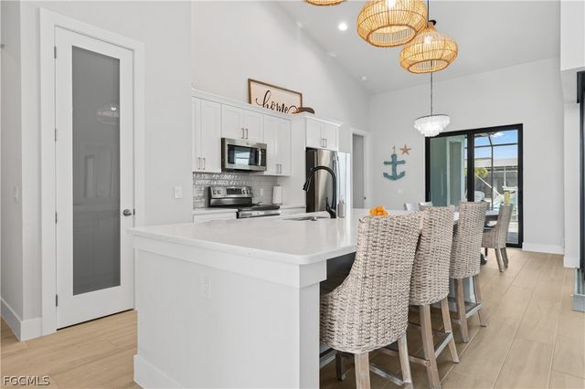 2325 SW 28th TER, Cape Coral, FL 33914