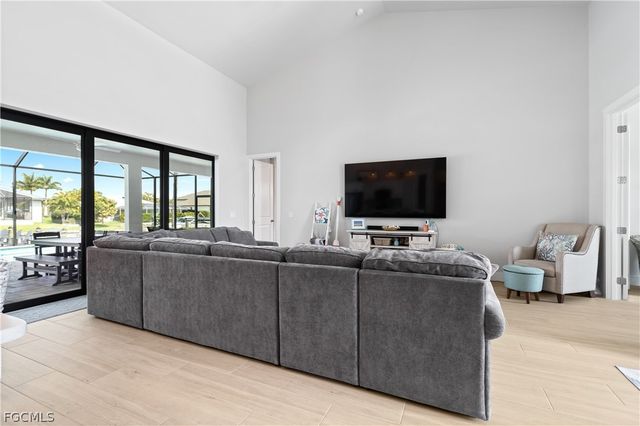 2325 SW 28th TER, Cape Coral, FL 33914