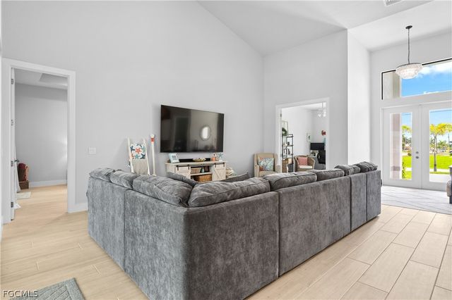 2325 SW 28th TER, Cape Coral, FL 33914