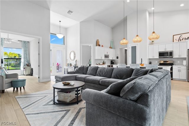 2325 SW 28th TER, Cape Coral, FL 33914