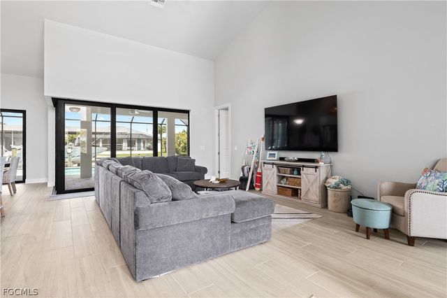 2325 SW 28th TER, Cape Coral, FL 33914