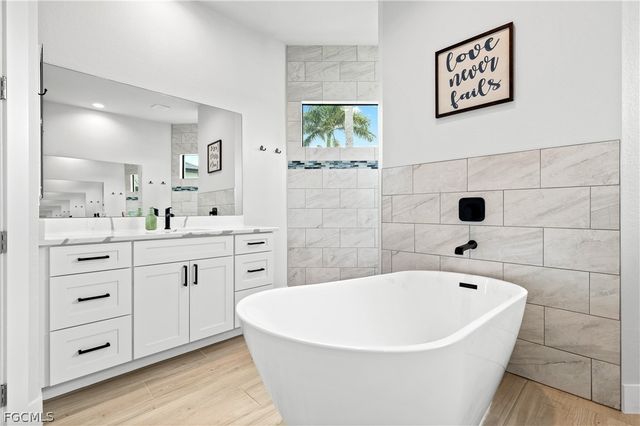 2325 SW 28th TER, Cape Coral, FL 33914