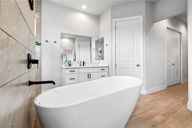 2325 SW 28th TER, Cape Coral, FL 33914