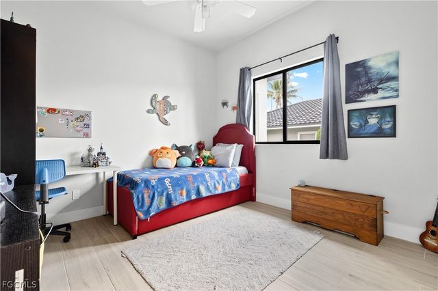 2325 SW 28th TER, Cape Coral, FL 33914