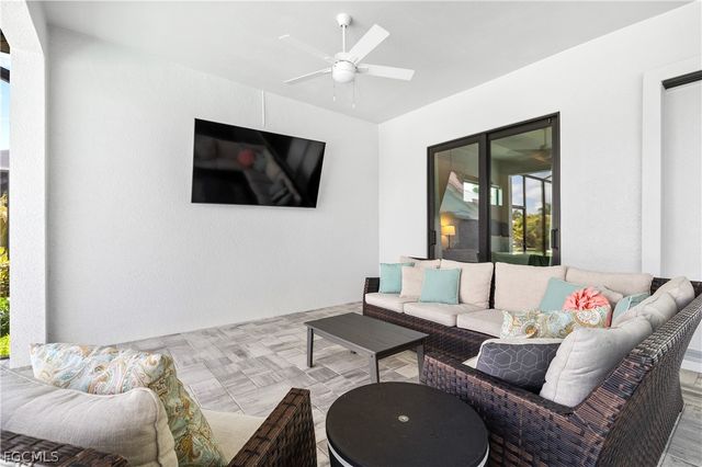 2325 SW 28th TER, Cape Coral, FL 33914