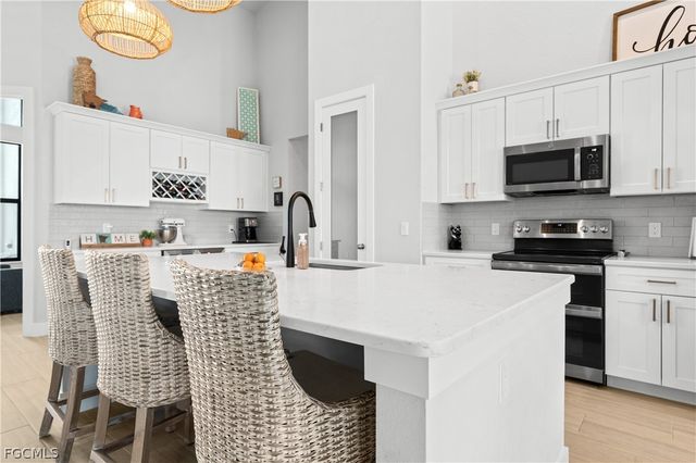 2325 SW 28th TER, Cape Coral, FL 33914