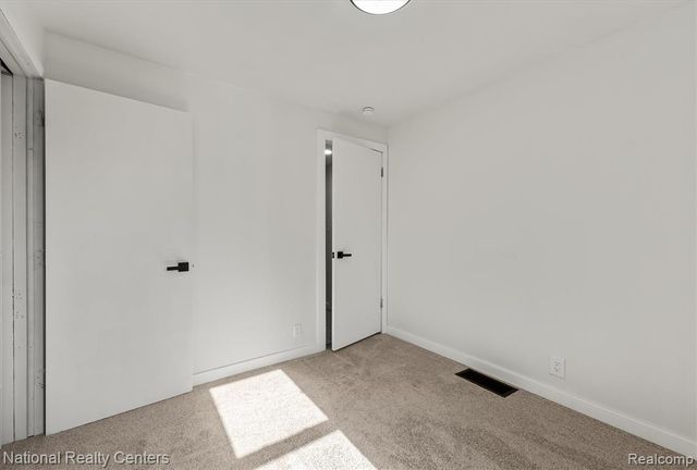 1165 Vinewood Street, Auburn Hills, MI 48326