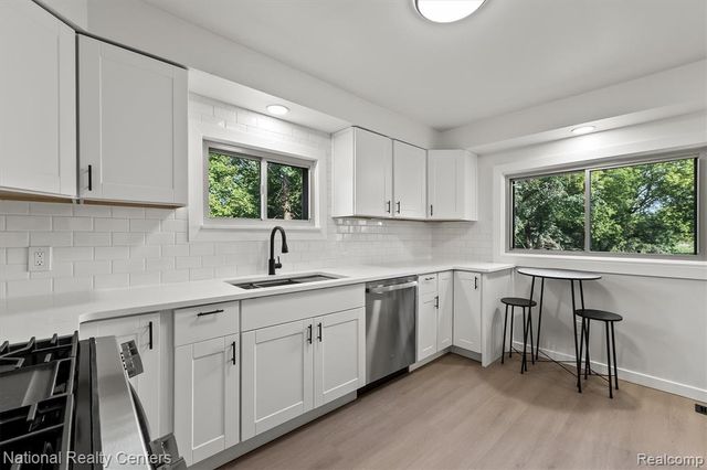 1165 Vinewood Street, Auburn Hills, MI 48326