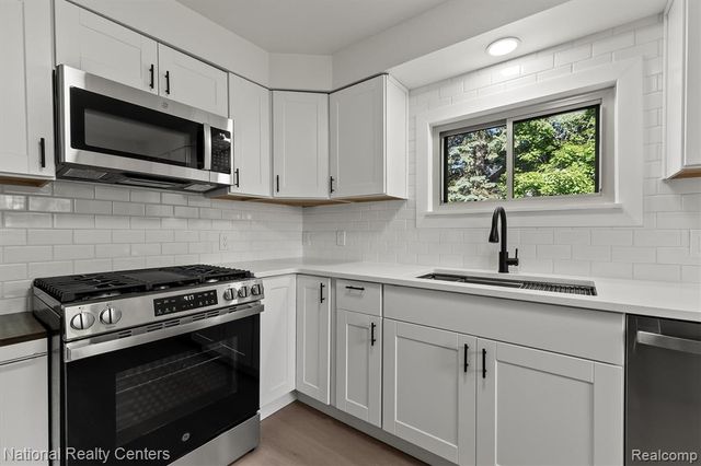 1165 Vinewood Street, Auburn Hills, MI 48326