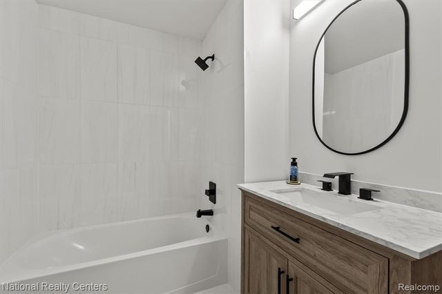 1165 Vinewood Street, Auburn Hills, MI 48326