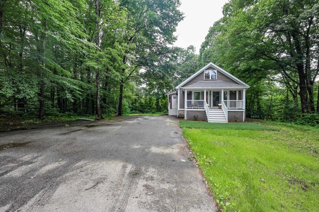 24 Mountain Road, Raymond, NH 03077